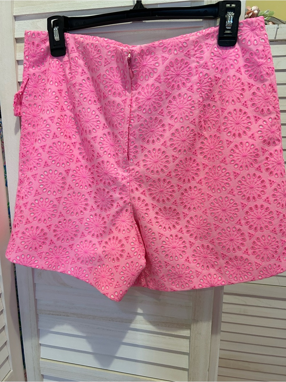 FAYE SKORT IN PROSECCO PINK NEON GEO EYELET - Picture 5 of 7